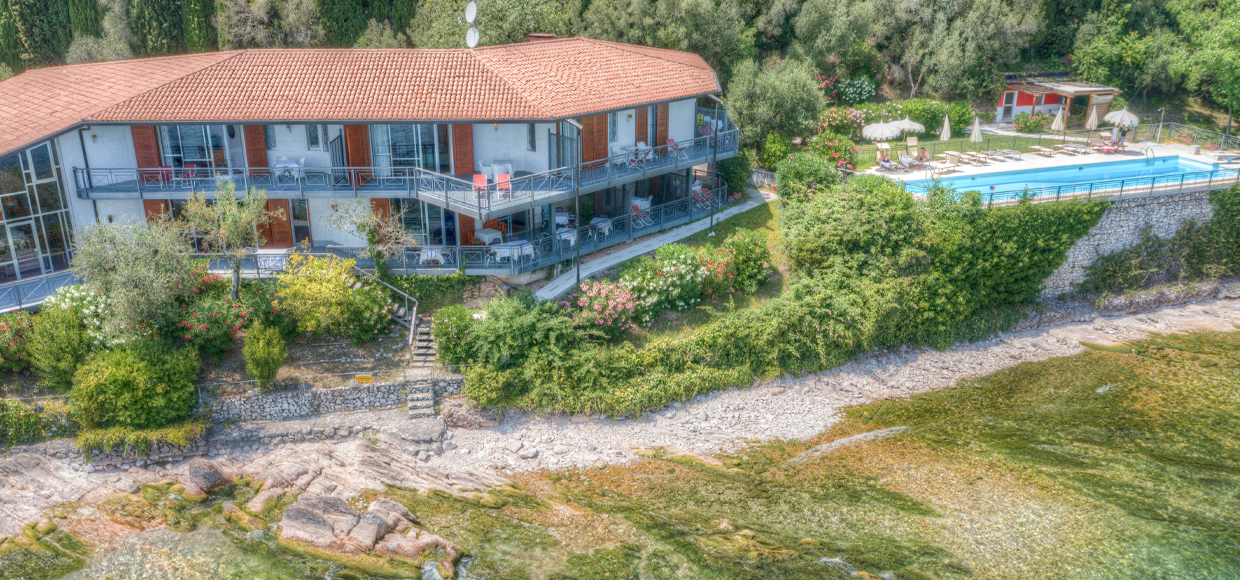 Hotel with swimming pool on Lake Garda